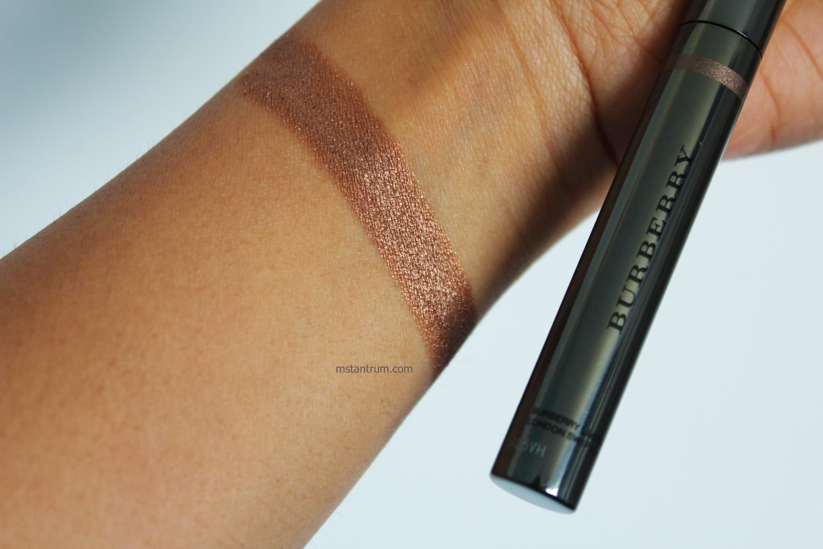 burberry pale copper eyeshadow stick swatch without Flash