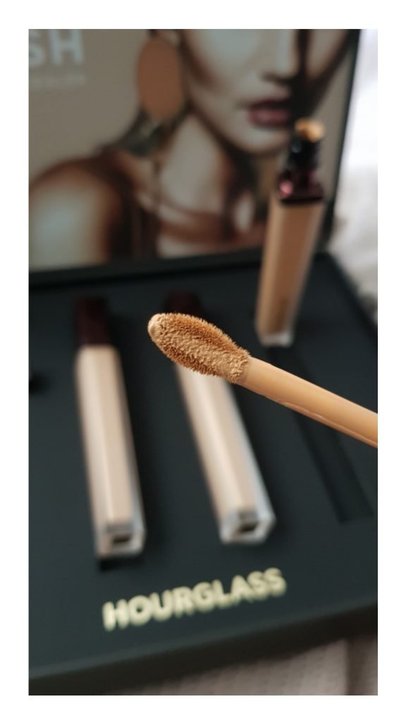 Hourglass Vanish Airbrush Concealer & Vanish Seamless Finish Concealer Brush